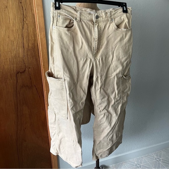 LEVIS sz 29 HIGH WAISTED Wide Leg Crop Khaki Color Jeans Cargo Pockets - Picture 1 of 10